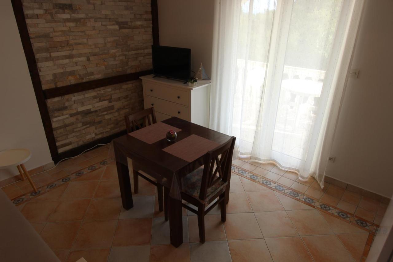 Apartments Chiara Lumbarda Zewnętrze zdjęcie