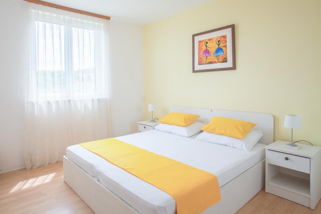 Apartments Chiara Lumbarda Zewnętrze zdjęcie