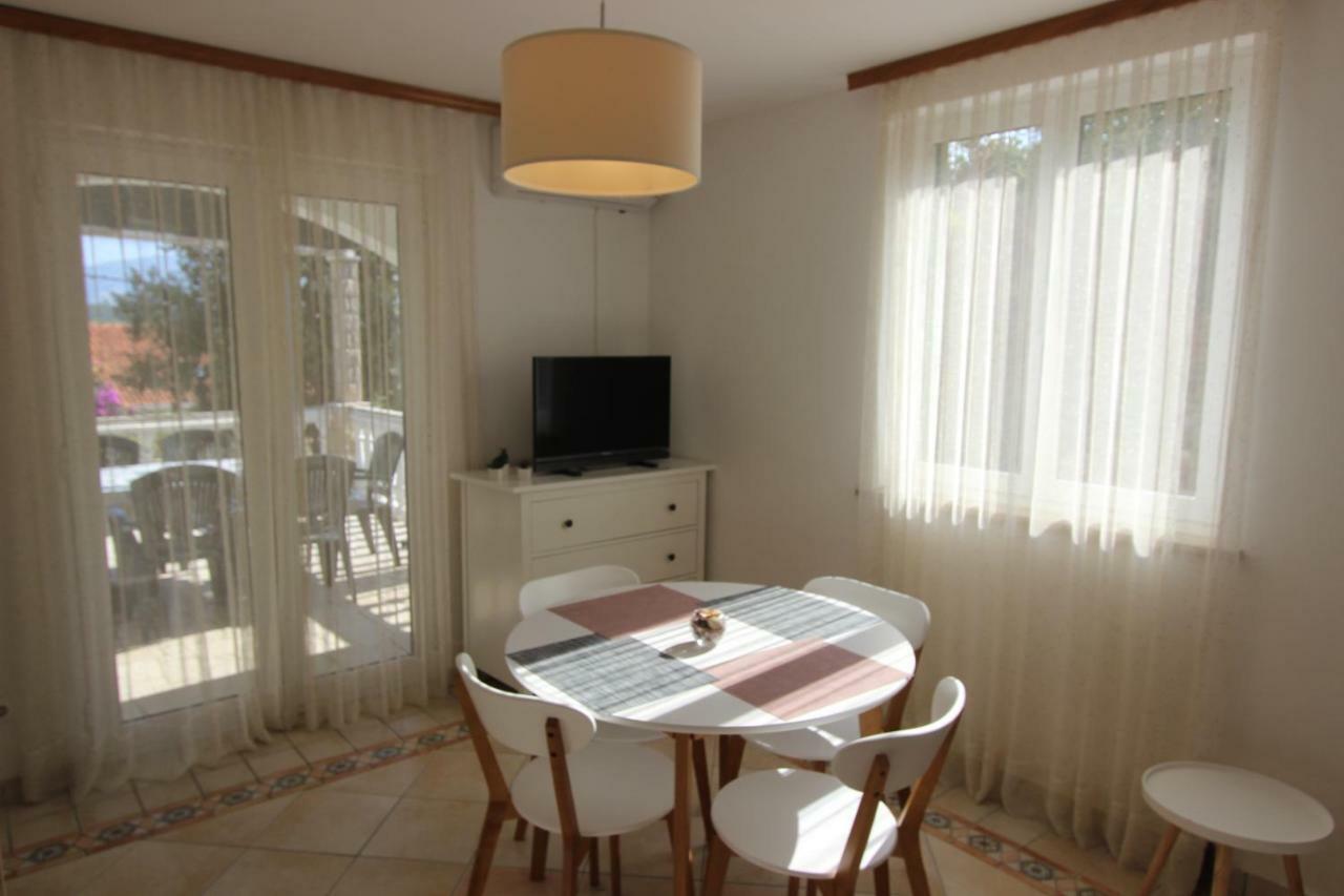 Apartments Chiara Lumbarda Zewnętrze zdjęcie